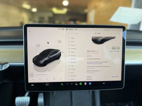 Used 2022 Tesla Model Y Performance AWD/4WD image 24