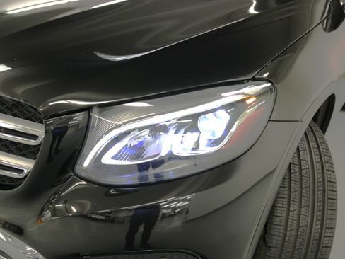 Used 2019 Mercedes-Benz GLC 300 4MATIC image 11