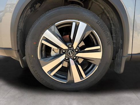Certified 2024 Nissan Rogue SL FWD image 18