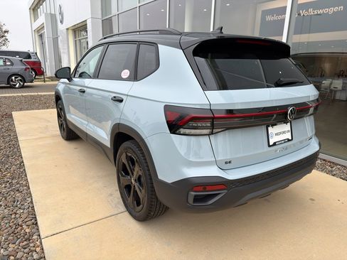 New 2026 Volkswagen Taos SE image 7