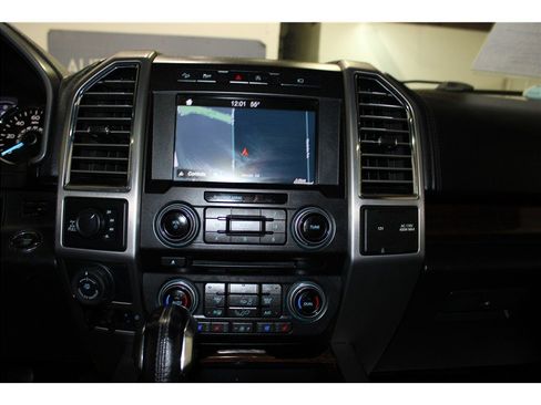 Used 2017 Ford F150 Platinum w/ Equipment Group 701A Luxury image 32