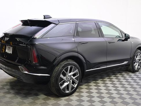 New 2026 Cadillac Optiq Luxury 1 image 7