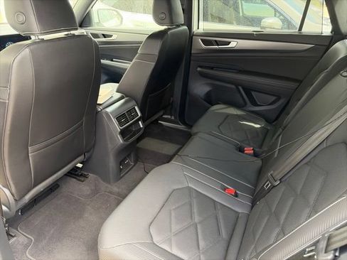 Used 2024 Volkswagen Atlas Cross Sport SE FWD image 13