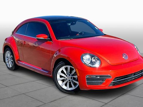 Used 2018 Volkswagen Beetle 2.0T SE image 2