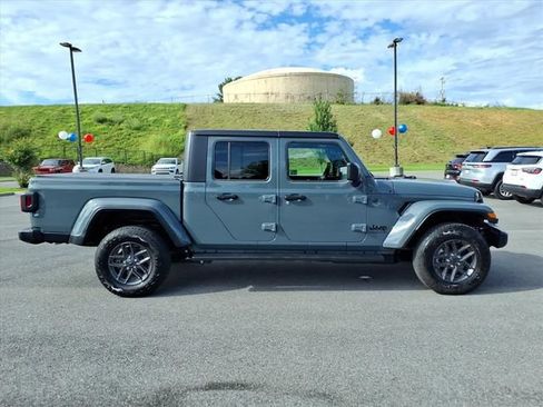 Used 2026 Jeep Gladiator Sport AWD/4WD image 5