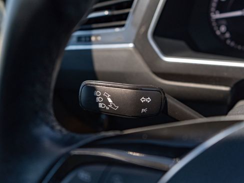 Used 2019 Volkswagen Tiguan SEL FWD image 14