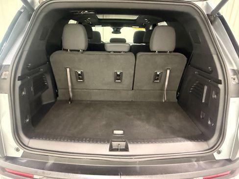 Certified 2025 Chevrolet Traverse LT w/ Sun and Wheel Package image 16