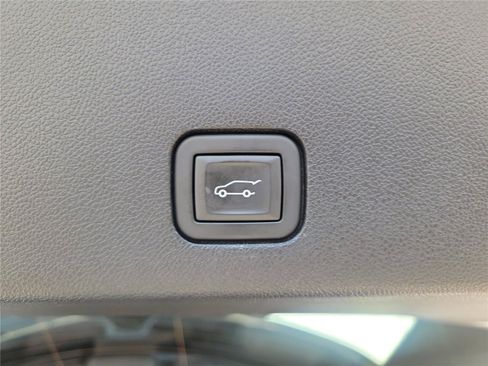 Used 2024 Cadillac XT6 Premium Luxury w/ Technology Package AWD/4WD image 9