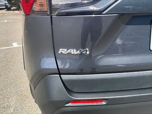 Certified 2025 Toyota RAV4 XLE AWD/4WD image 9