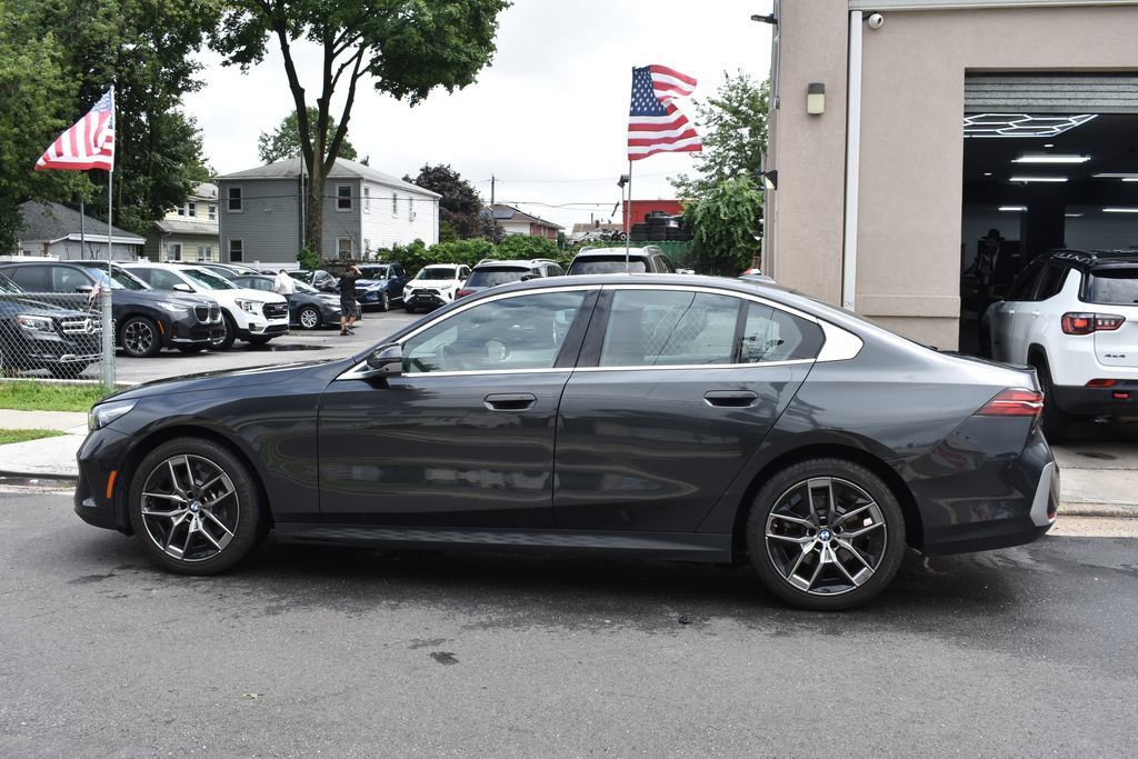 Used 2026 BMW 530i RWD image 9