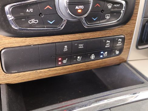 Used 2017 RAM 1500 Laramie w/ Convenience Group image 7