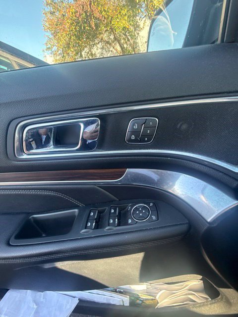 Used 2018 Ford Explorer Limited w/ Equipment Group 301A AWD/4WD image 8