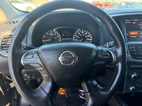 Used 2020 Nissan Pathfinder SL AWD/4WD image 17