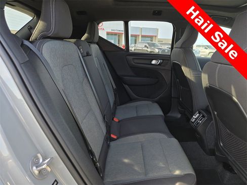 Used 2024 Volvo XC40 B5 Core image 31