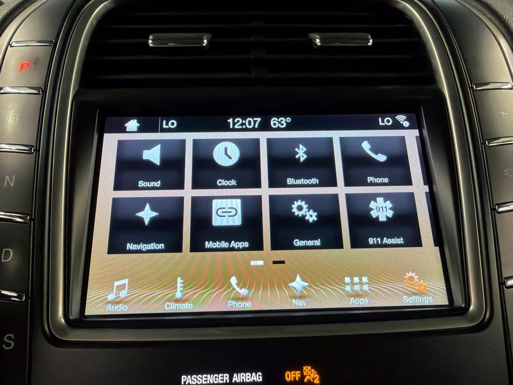 Used 2017 Lincoln MKX Reserve w/ Driver Assistance Package AWD/4WD image 9