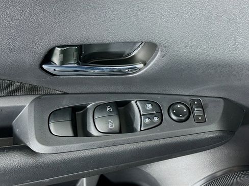 Used 2024 Nissan Kicks SV image 15