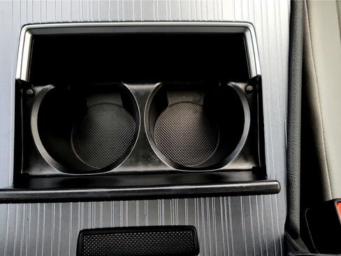 Used 2025 Toyota Sienna XLE image 36