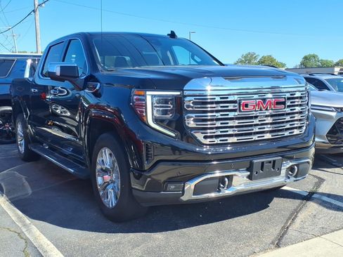 Used 2023 GMC Sierra 1500 Denali w/ Technology Package AWD/4WD image 3