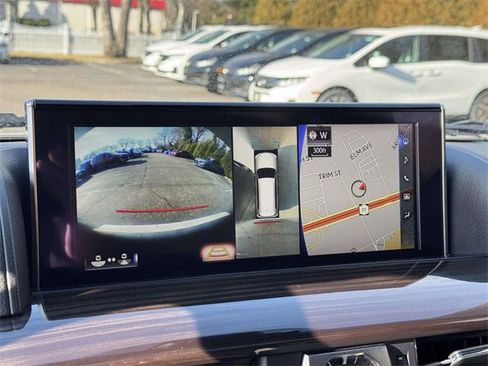 Used 2020 Lexus LX 570 4WD w/ 3rd Row & Luxury Pkg image 27