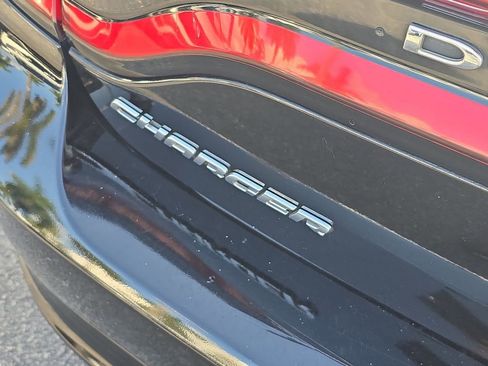 Used 2019 Dodge Charger SXT w/ Leather Interior Group image 5