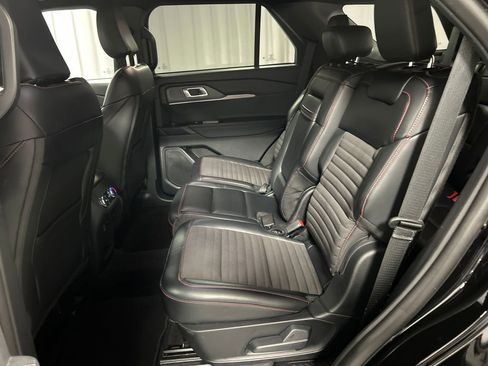 Used 2025 Ford Explorer ST-Line w/ ST-Line Street Pack image 23
