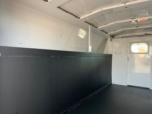 Used 2006 Ford E-350 and Econoline 350 Super Duty RWD image 33