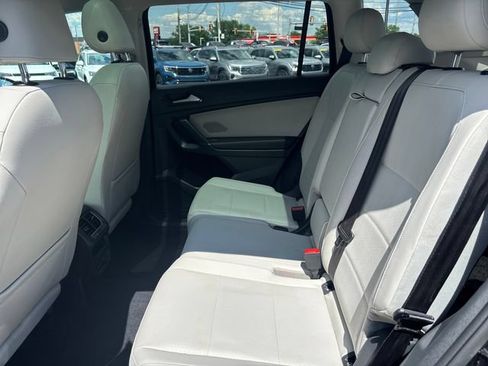 Used 2018 Volkswagen Tiguan SEL AWD/4WD image 25