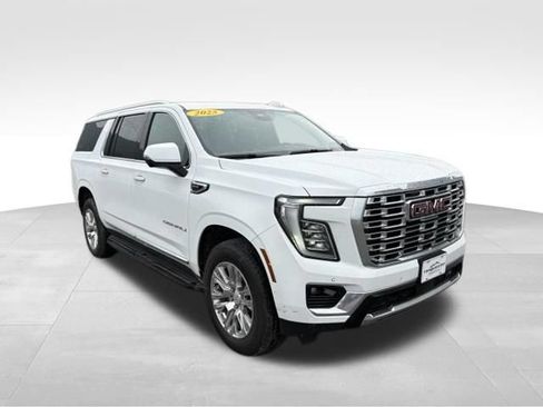 Used 2025 GMC Yukon XL Denali AWD/4WD image 8