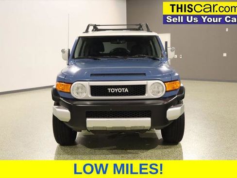Used 2012 Toyota FJ Cruiser 2WD w/ Convenience Pkg image 2