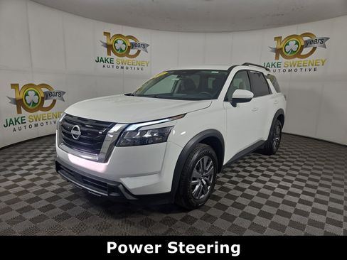 Used 2025 Nissan Pathfinder SV image 3
