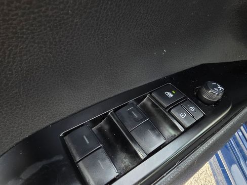 Used 2025 Toyota Camry SE FWD image 11
