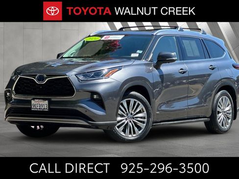 Certified 2024 Toyota Highlander Platinum AWD/4WD image 1