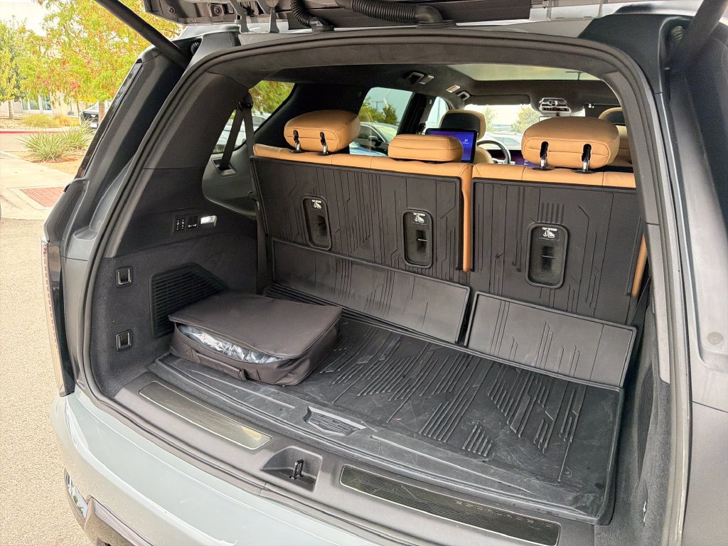 Certified 2026 Cadillac Escalade IQL Sport 2 w/ LPO, Floor Liner Package AWD/4WD image 42