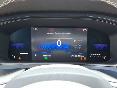 Used 2022 Volkswagen Taos SE w/ Panoramic Sunroof Package FWD image 19
