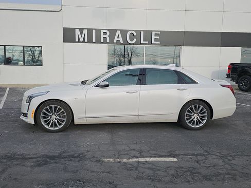 Used 2018 Cadillac CT6 Luxury image 2