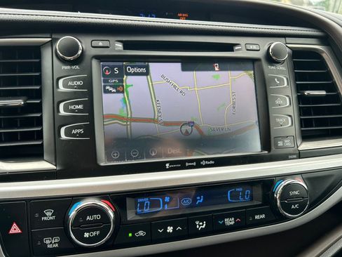 Used 2019 Toyota Highlander XLE AWD/4WD image 27