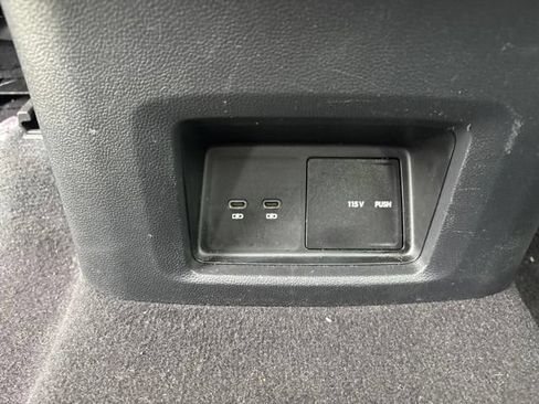 Used 2025 Volkswagen Atlas SE FWD image 18