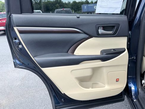 Used 2015 Toyota Highlander Limited w/ Driver Technology Package FWD image 36