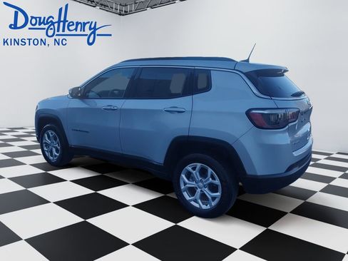 Used 2024 Jeep Compass Latitude AWD/4WD image 3