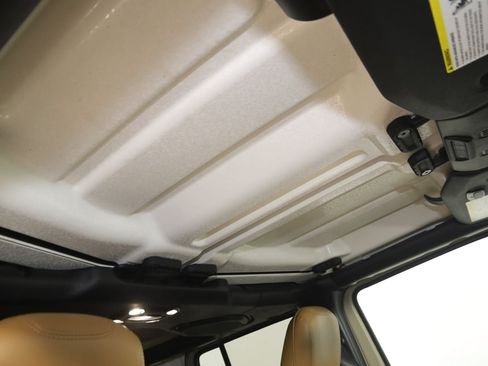 Used 2022 Jeep Wrangler Unlimited Sahara AWD/4WD image 11