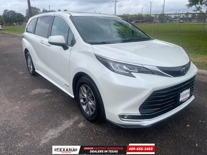 Used 2021 Toyota Sienna XLE