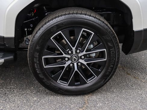 Used 2025 Lexus GX 550 AWD/4WD image 13