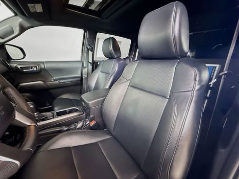 Used 2023 Toyota Tacoma TRD Off-Road w/ TRD Premium Off Road Package image 24