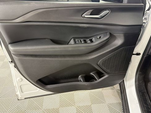 Used 2023 Jeep Grand Cherokee Laredo RWD image 14