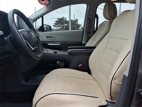 Certified 2021 Toyota Sienna LE image 15