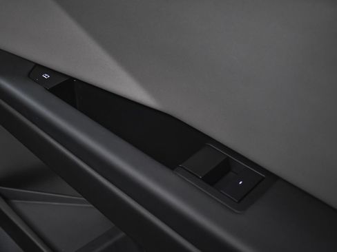 Used 2025 Tesla Cybertruck AWD Crew Cab image 24