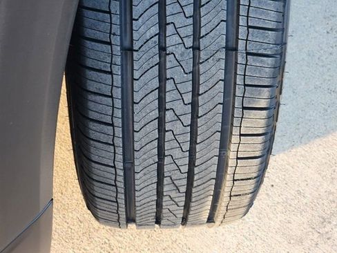 Used 2023 Chevrolet TrailBlazer RS w/ Sun and Liftgate Package image 16