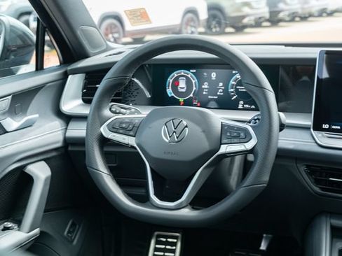New 2026 Volkswagen Tiguan SE R-Line AWD/4WD image 33