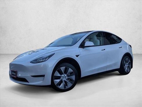 Used 2021 Tesla Model Y Long Range image 1