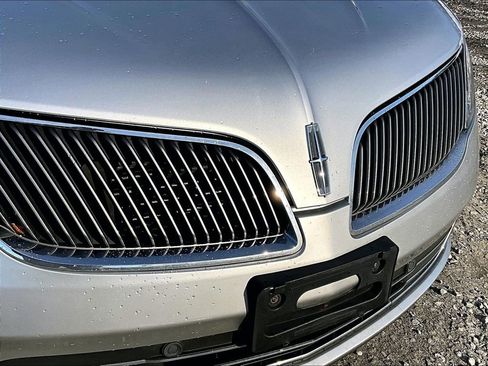 Used 2013 Lincoln MKS AWD image 25